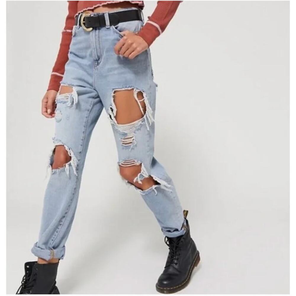 BDG high rise mom jeans size 28 urban outfitters thrashed distressed